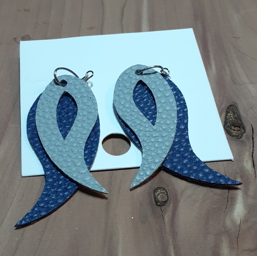 💕3/15💕 Faux leather earrings